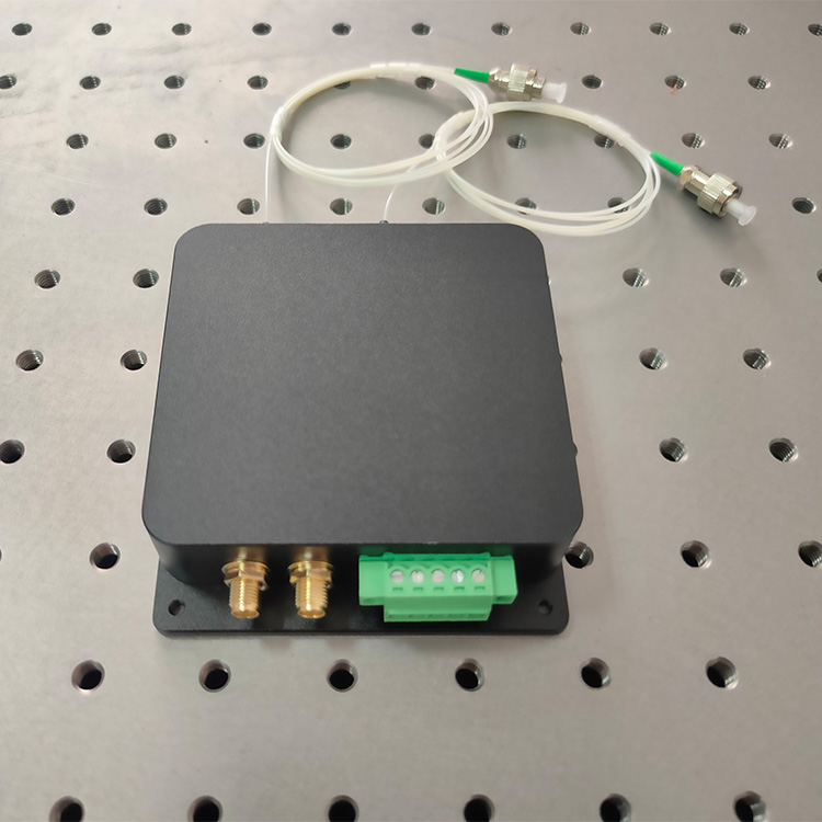 Dual-channel APD Photodetector  With Temperature Control