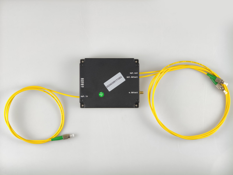 Pulsed EDFA erbium-doped fiber amplifier, C-band, commonly used after the acousto-optic modulator to achieve the amplification of pulsed optical signals, common in distributed fiber optic sensing systems, LIDAR and other applications.