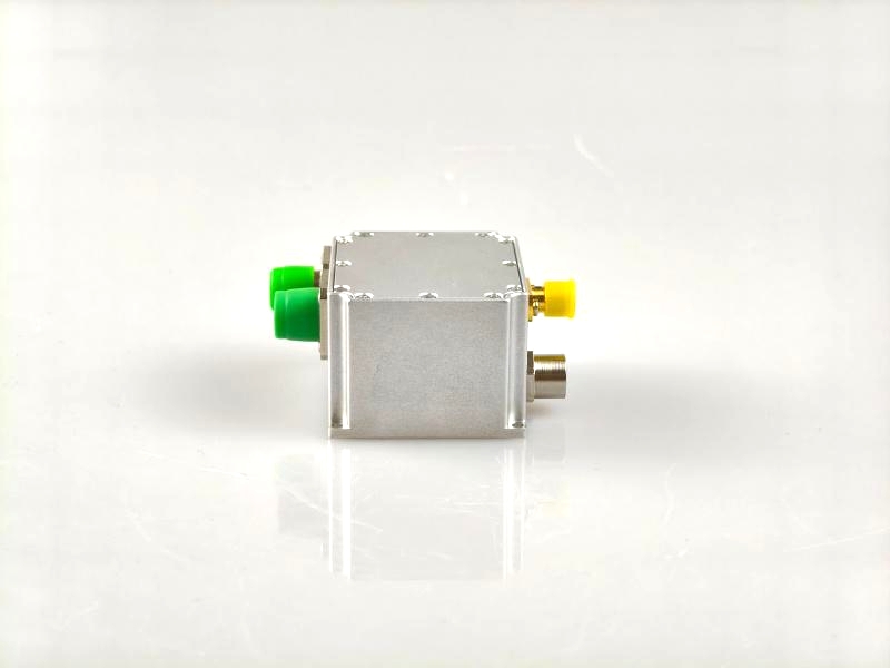 The balanced photodetector contains two photodiodes and a low-noise transimpedance amplifier, in which the two photodiodes are matched to each other for excellent common mode rejection ratio